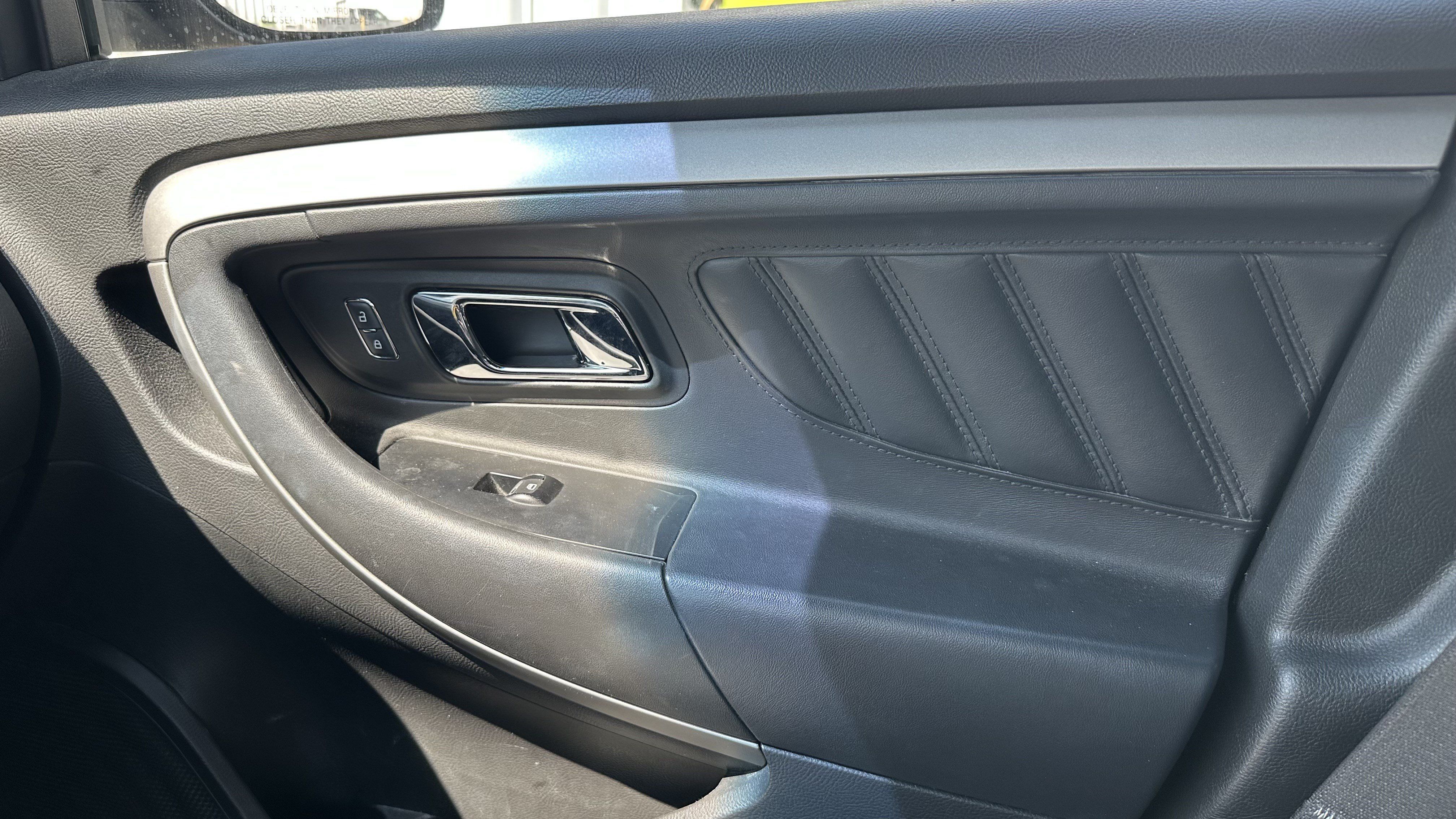Used 2013 Ford Taurus SEL FWD image 28