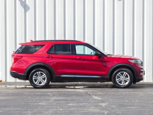 Used 2020 Ford Explorer XLT w/ Equipment Group 202A AWD/4WD image 2