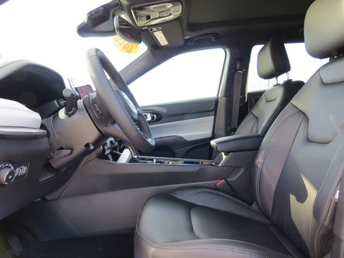 New 2026 Jeep Compass Limited w/ Sun, Sound & Navigation Group image 17