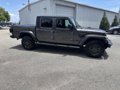 Used 2024 Jeep Gladiator Sport AWD/4WD image 4