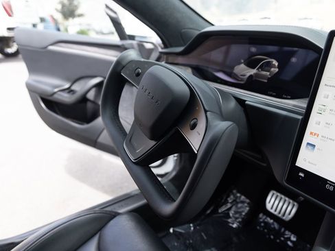 Used 2021 Tesla Model S Plaid image 25