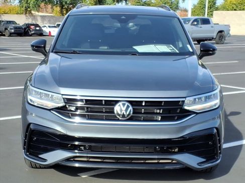 Used 2024 Volkswagen Tiguan SE R-Line image 5