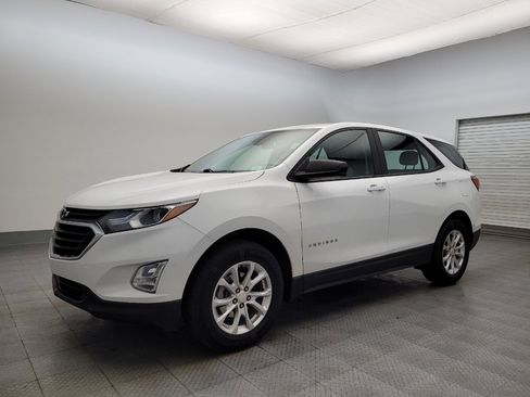 Used 2020 Chevrolet Equinox LS image 2