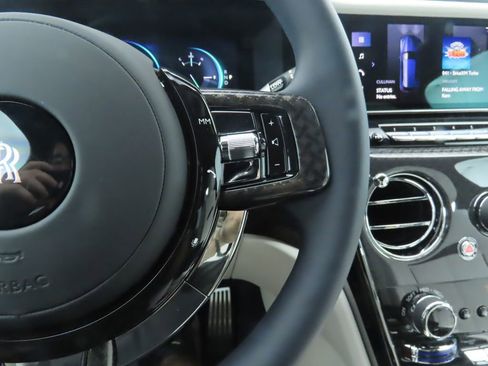 New 2026 Rolls-Royce Cullinan Black Badge image 12