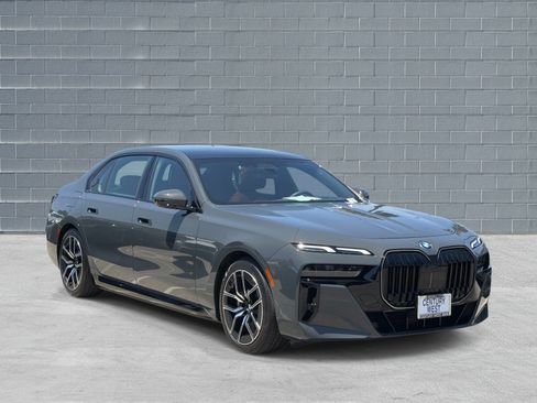 Used 2026 BMW 750e xDrive AWD/4WD image 1