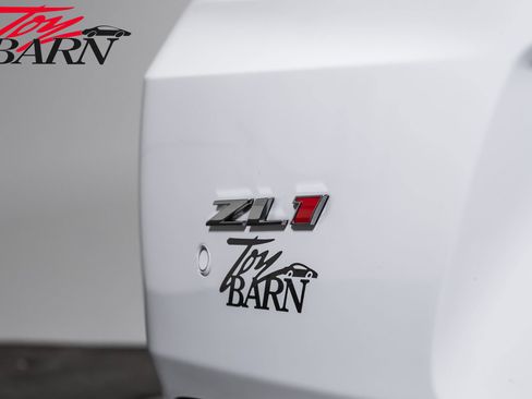 Used 2018 Chevrolet Camaro ZL1 RWD image 16