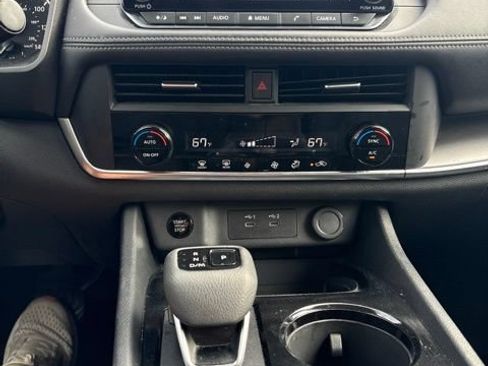 Used 2025 Nissan Rogue SV AWD/4WD image 9