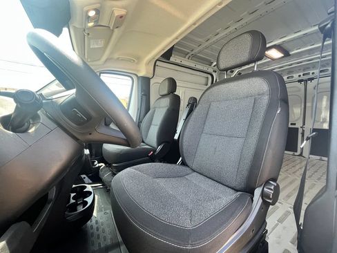 Used 2025 RAM ProMaster 2500 w/ Convenience Group FWD image 12