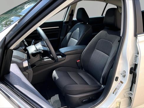 Used 2023 Nissan Altima 2.5 SV w/ SV Premium Package AWD/4WD image 8