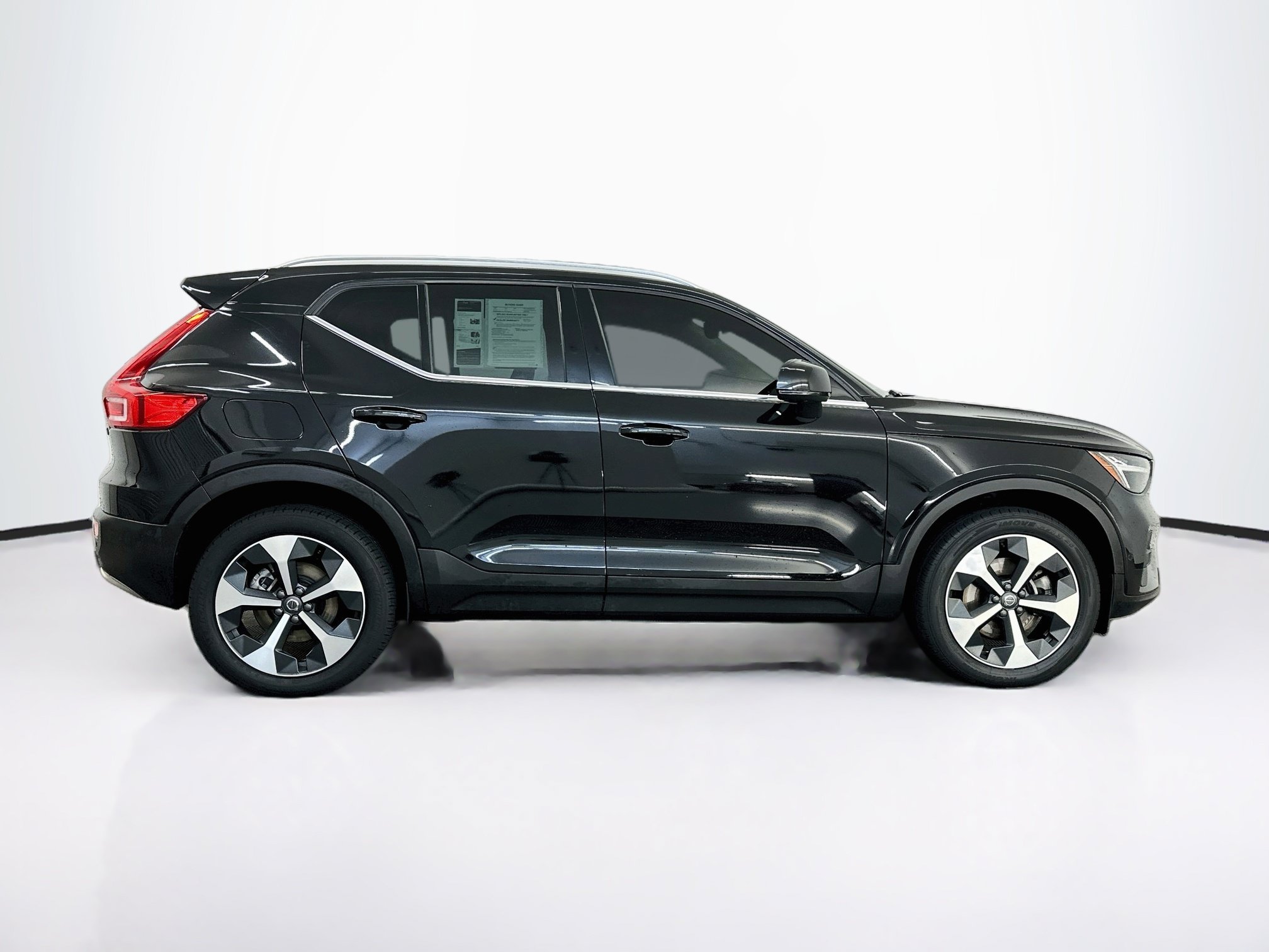 Used 2025 Volvo XC40 B5 Plus AWD/4WD image 10