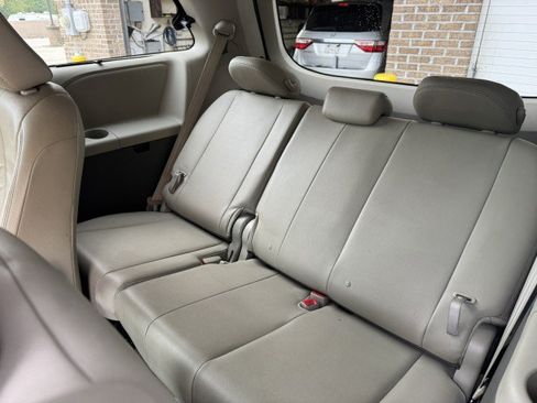 Used 2014 Toyota Sienna XLE w/ Entertainment Package AWD/4WD image 14