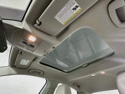 Used 2024 Volkswagen Jetta SE w/ Panoramic Sunroof Package FWD image 12