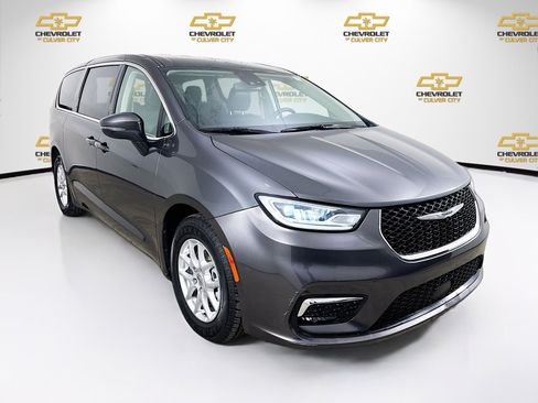 Used 2023 Chrysler Pacifica Touring-L image 1