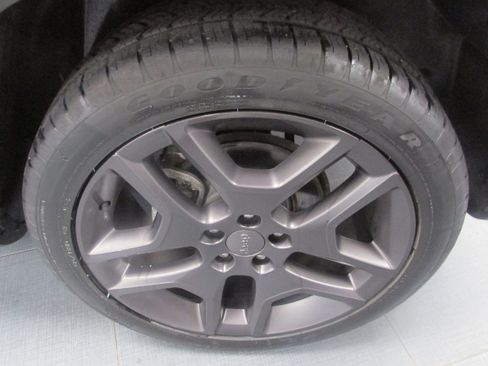 Used 2021 Jeep Renegade Latitude FWD image 13