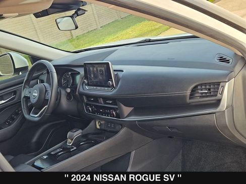 Used 2024 Nissan Rogue SV w/ SV Premium Package image 33