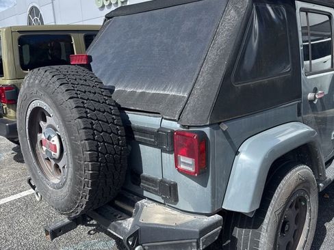 Used 2015 Jeep Wrangler Unlimited Sahara w/ Connectivity Group image 4