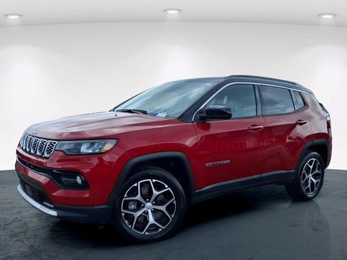 Used 2024 Jeep Compass Limited AWD/4WD image 2