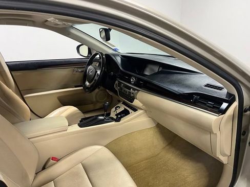 Used 2014 Lexus ES 350 w/ Luxury Package FWD image 11