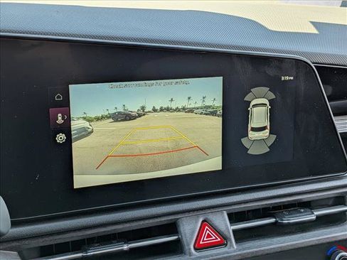 Used 2023 Kia Niro SX Touring FWD image 19