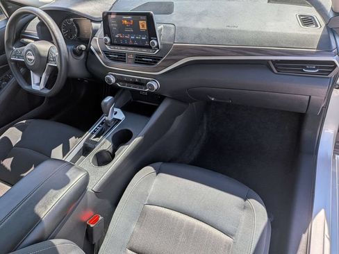 Used 2025 Nissan Altima 2.5 SV FWD image 31