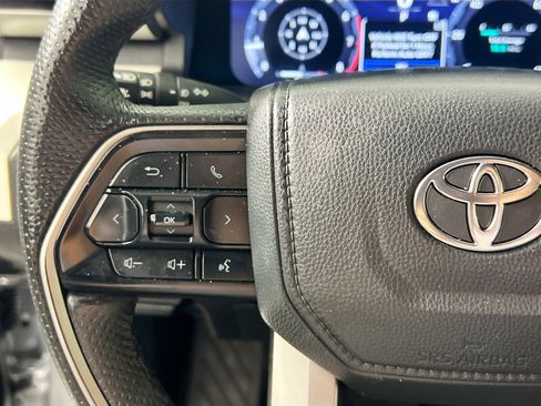 Used 2024 Toyota Tacoma TRD Off-Road AWD/4WD image 18