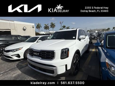 Certified 2025 Kia Telluride S FWD image 4