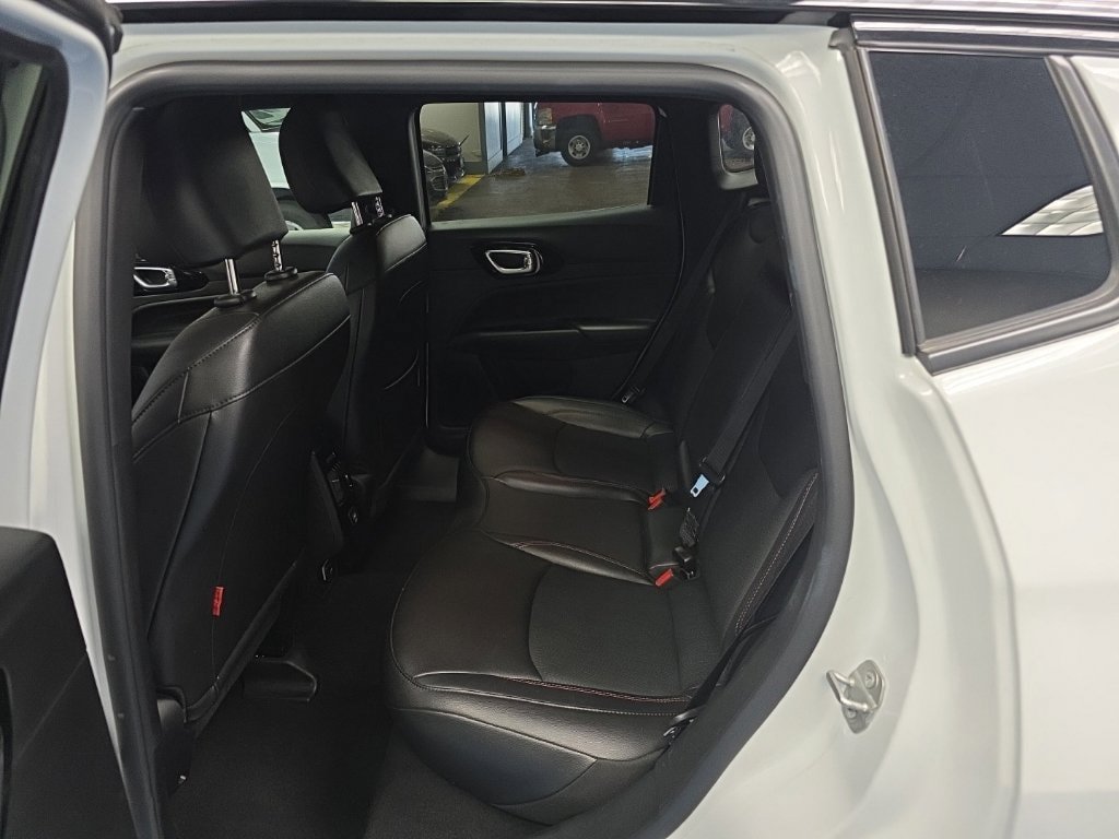 Used 2025 Jeep Compass Trailhawk AWD/4WD image 14
