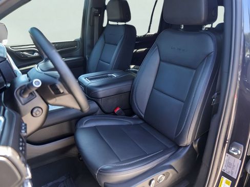 Used 2023 GMC Yukon XL Denali AWD/4WD image 9