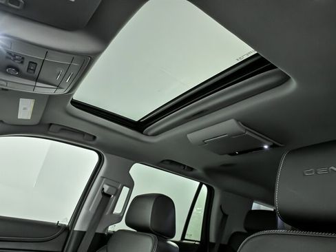 Used 2020 GMC Yukon Denali image 23