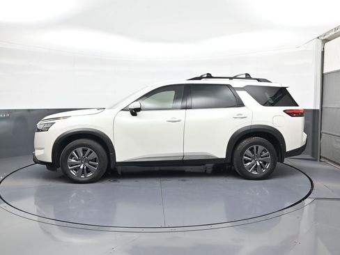 Used 2024 Nissan Pathfinder SV w/ Cargo Package FWD image 4