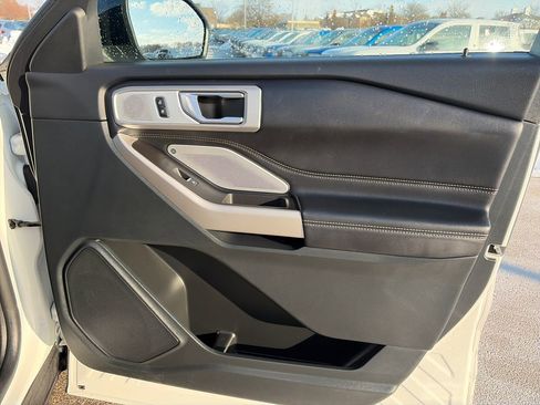 Used 2023 Ford Explorer Limited w/ Limited Technology Package image 9
