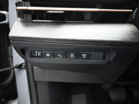 Used 2024 Nissan Ariya AWD image 12