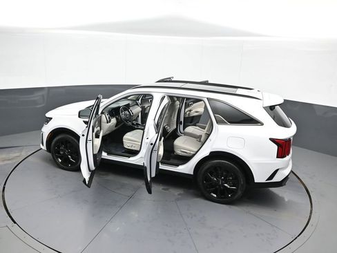 Certified 2023 Kia Sorento SX image 46