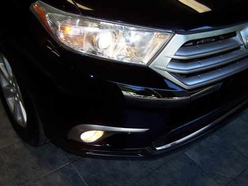 Used 2012 Toyota Highlander SE w/ Tow Pkg AWD/4WD image 19