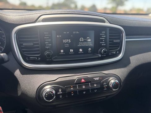 Used 2019 Kia Sorento L image 31