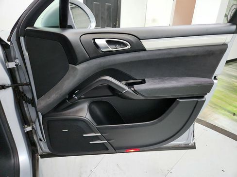 Used 2016 Porsche Cayenne GTS AWD/4WD image 26