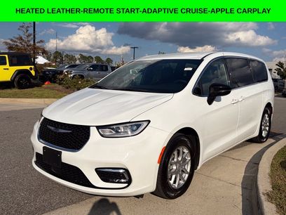 Used 2026 Chrysler Pacifica Select