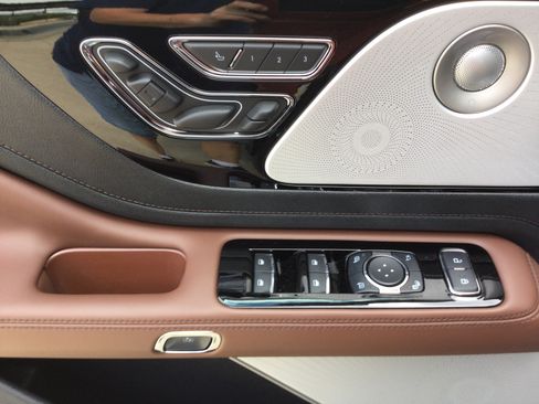 New 2026 Lincoln Aviator Reserve AWD/4WD image 8