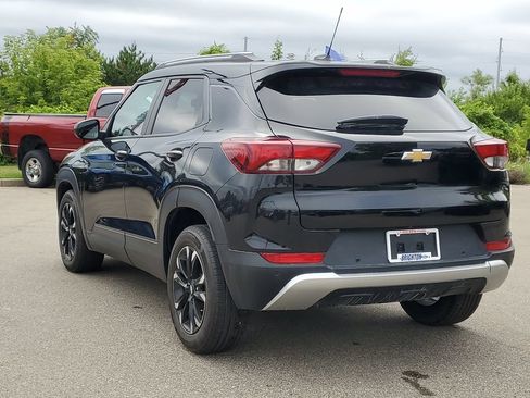 Used 2021 Chevrolet TrailBlazer LT w/ Convenience Package FWD image 3