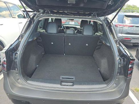 Certified 2025 Nissan Kicks SR FWD image 11