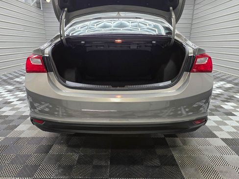 Used 2017 Chevrolet Malibu LT FWD image 35
