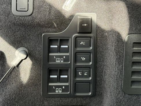 Certified 2025 Land Rover Discovery Dynamic SE image 39