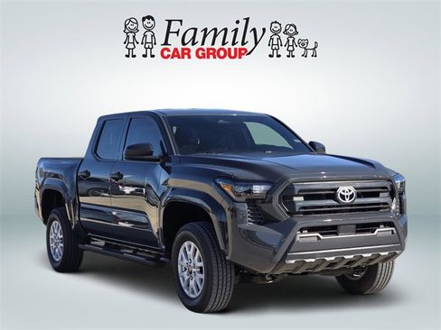 Used 2025 Toyota Tacoma SR image 2