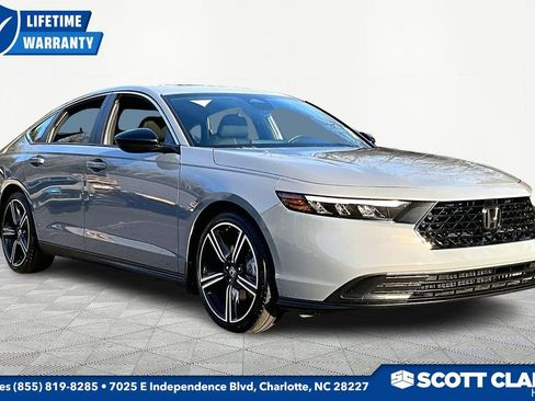 Used 2025 Honda Accord Sport image 1