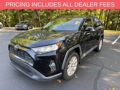 Used 2020 Toyota RAV4 XLE Premium FWD image 3