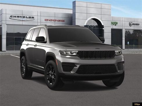 New 2025 Jeep Grand Cherokee Laredo image 16