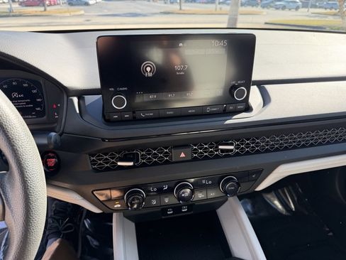 Used 2023 Honda Accord EX image 17