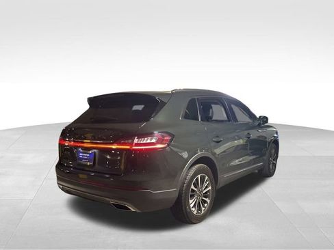 Used 2023 Lincoln Nautilus AWD image 3