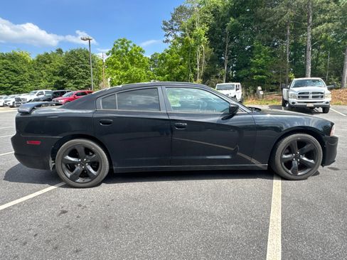 Used 2014 Dodge Charger SXT w/ Blacktop Package RWD image 4