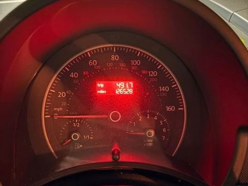 Used 2007 Volkswagen Beetle Coupe image 7